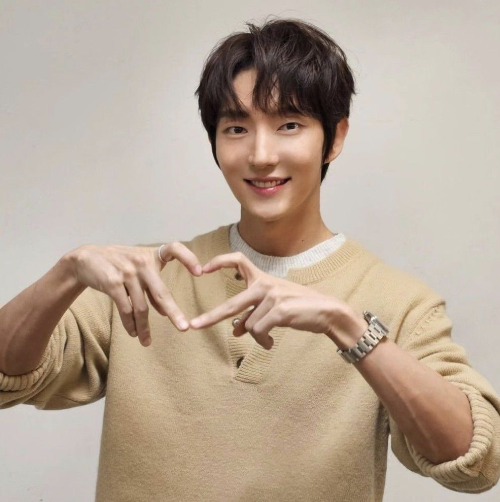 Behind-the-scenes cut of Lee Joongi