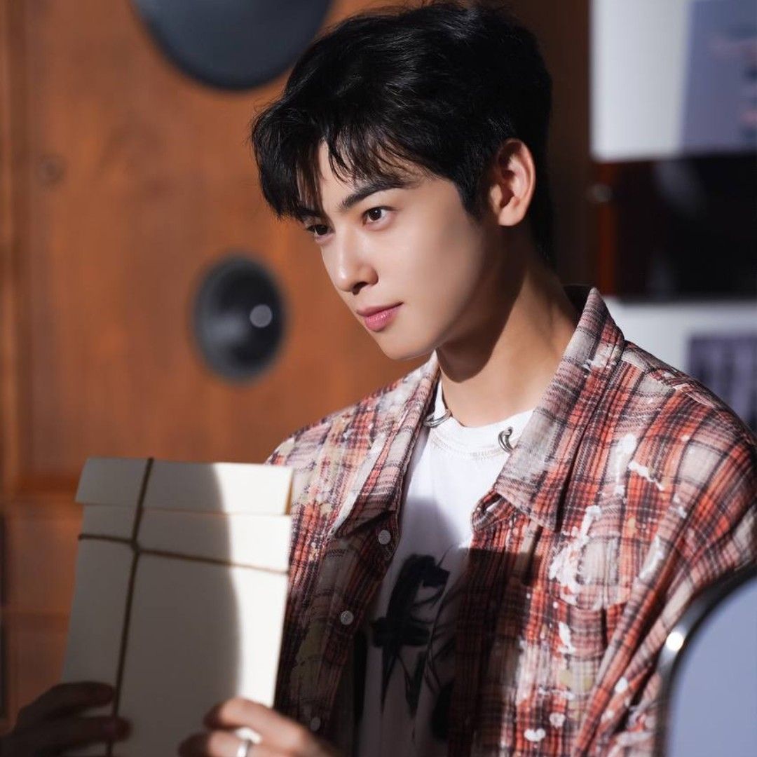 Latest photo of Cha Eunwoo