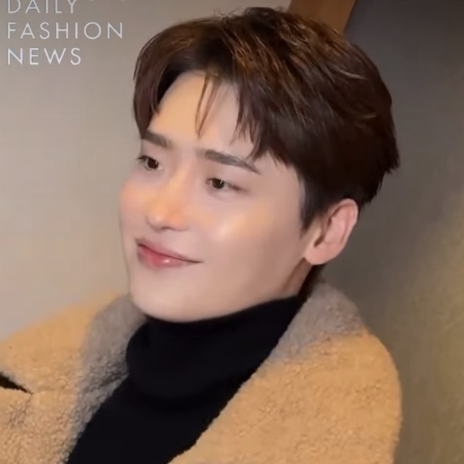 Recent activity shot of Lee Jongsuk