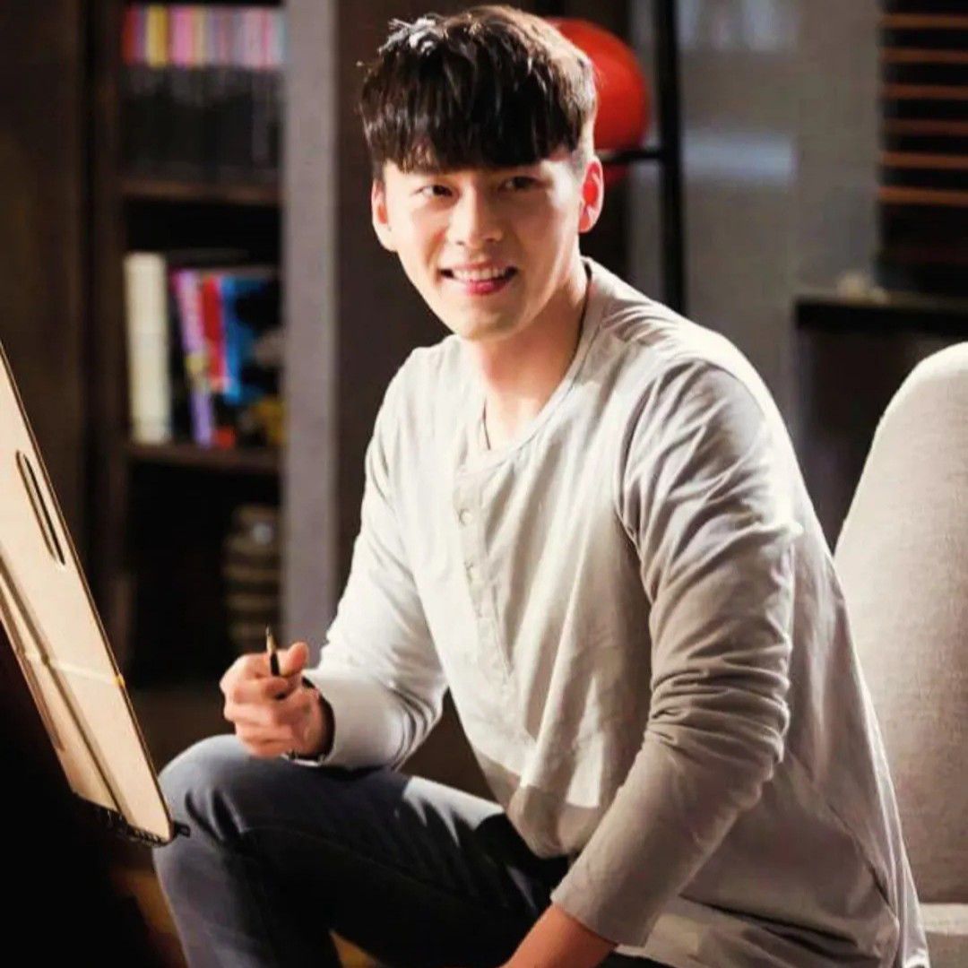 A moment captured by a fan of Hyun Bin