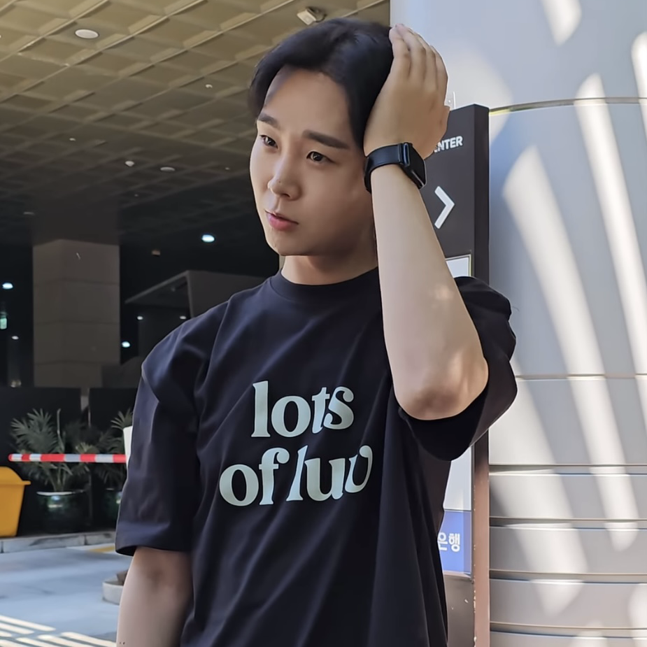 Recent activity shot of Song Minjun