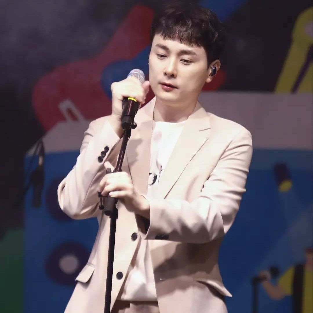 Behind-the-scenes cut of Min Kyunghoon