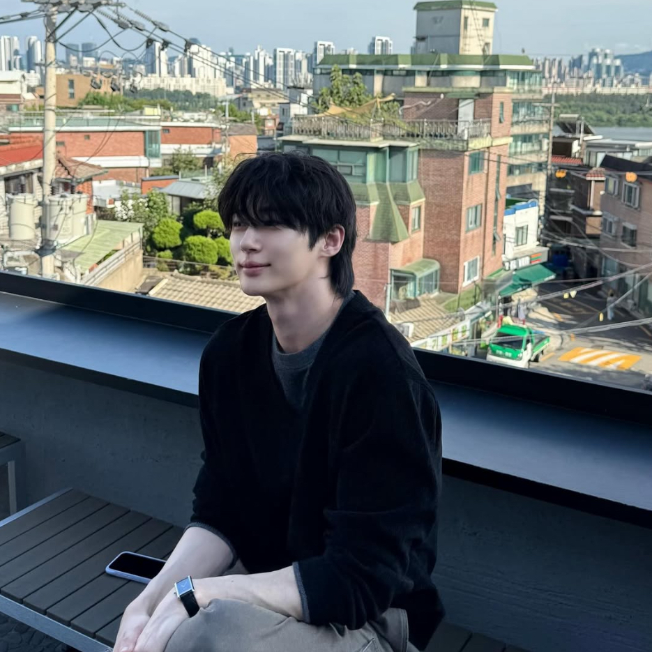 Behind-the-scenes cut of Byeon Wooseok