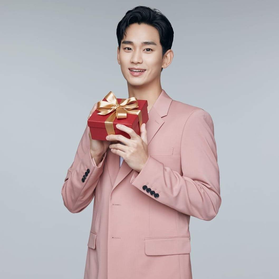 金秀賢的最新照片