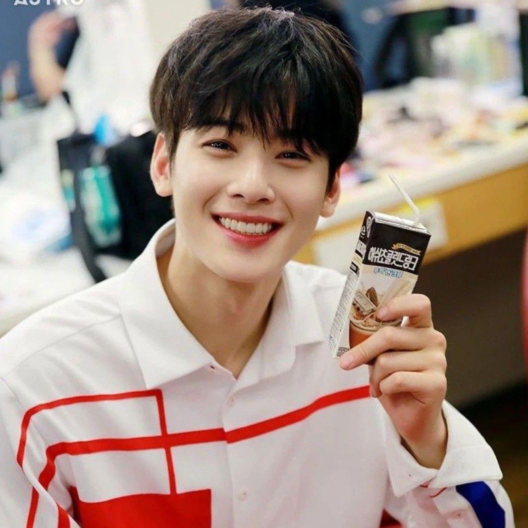 Latest photo of Cha Eunwoo