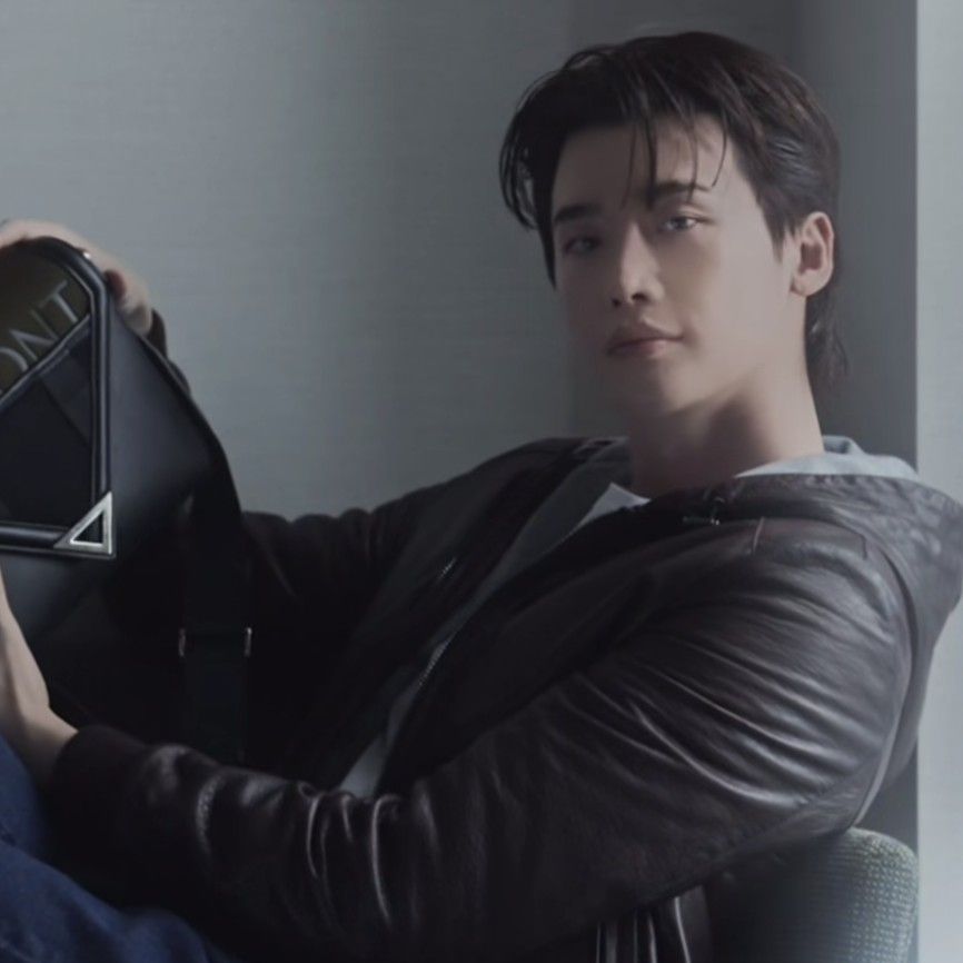 Latest photo of Lee Jongsuk