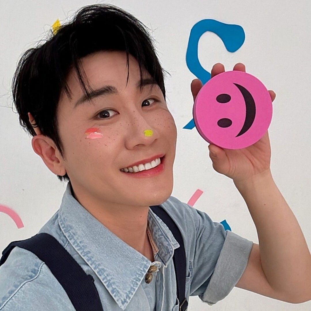 Behind-the-scenes cut of Young Tak