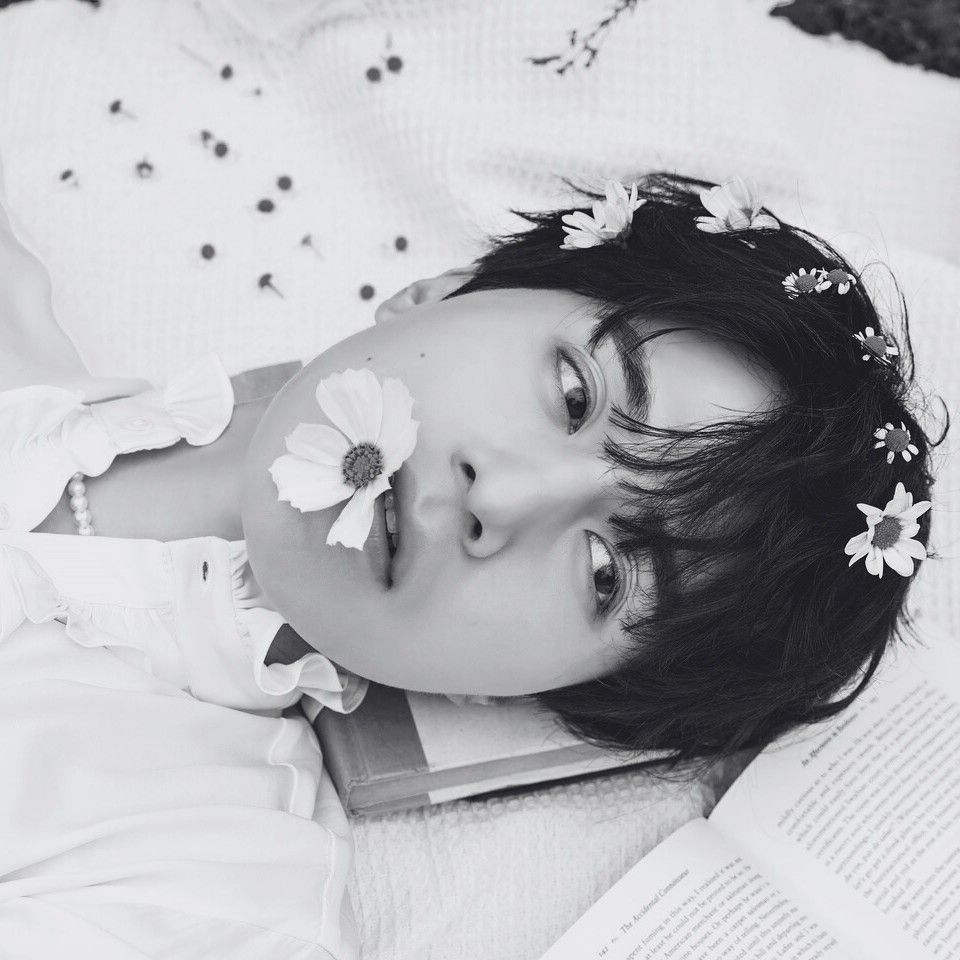 A moment captured by a fan of Lee Dongwook
