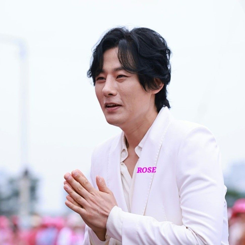 지금 주목받는 셀럽 게시글
