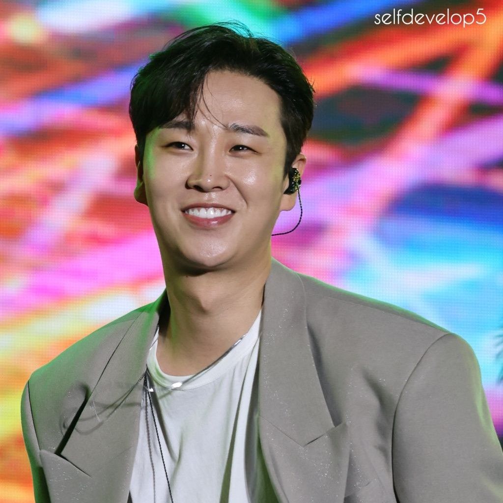 Recent activity shot of Song Minjun