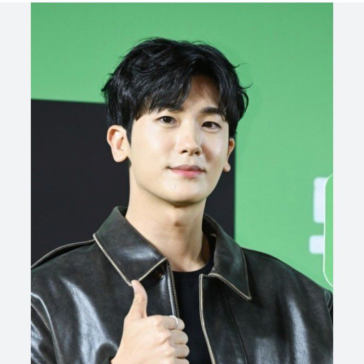 Behind-the-scenes cut of Park Hyungsik