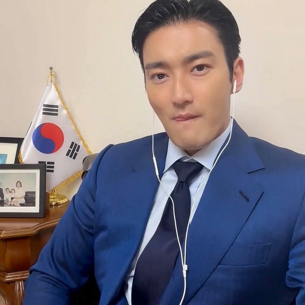 Cuplikan di balik layar dari Choi Siwon