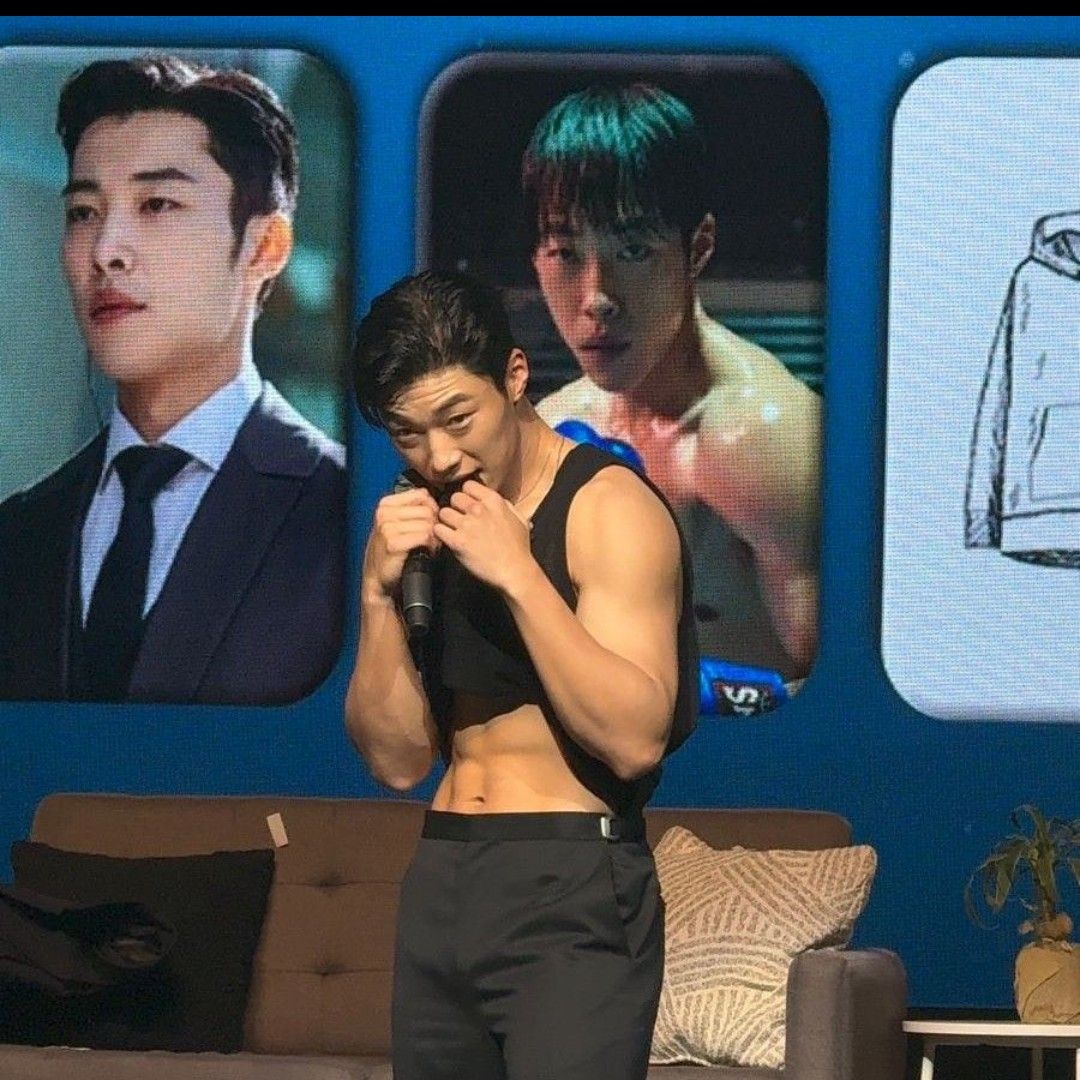 A moment captured by a fan of Woo Dohwan
