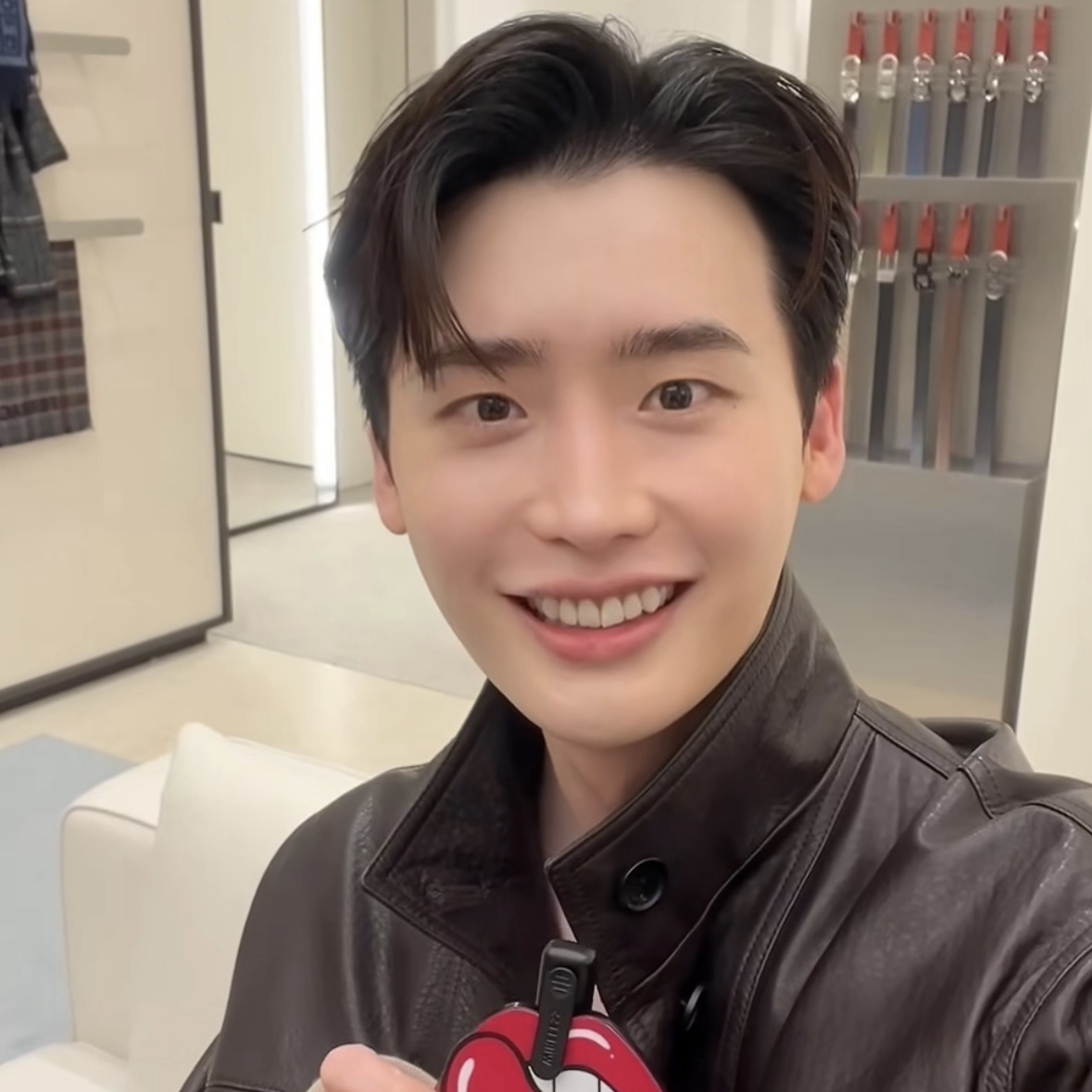 Behind-the-scenes cut of Lee Jongsuk