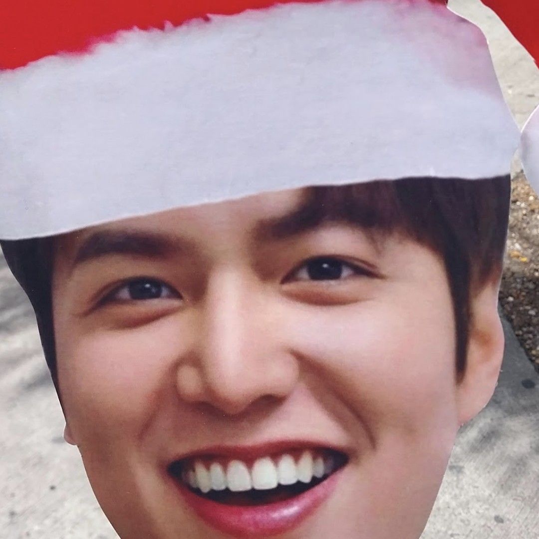 イ・ミンホの最近の活動ショット