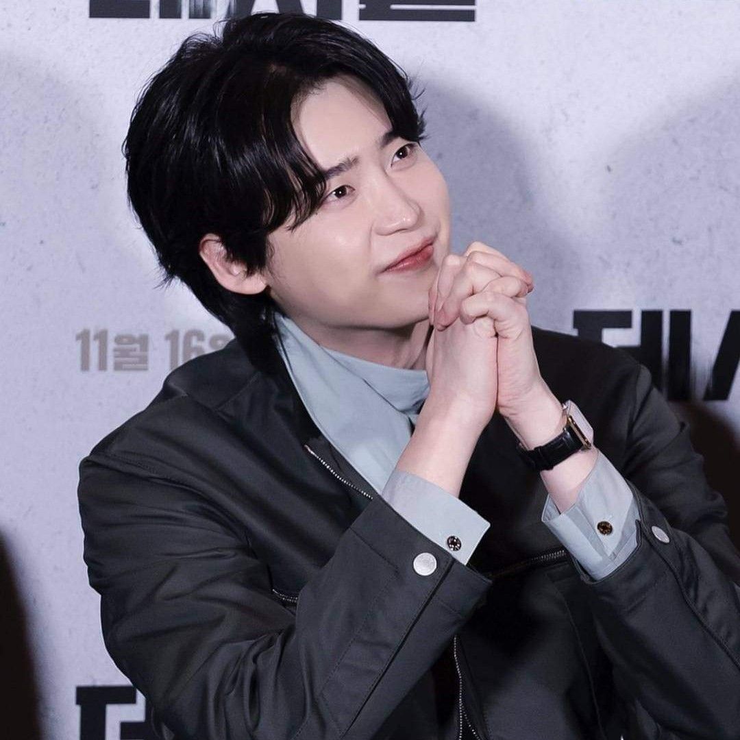 Recent activity shot of Lee Jongsuk