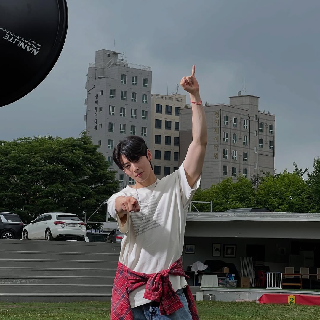 Recent activity shot of Cha Eunwoo