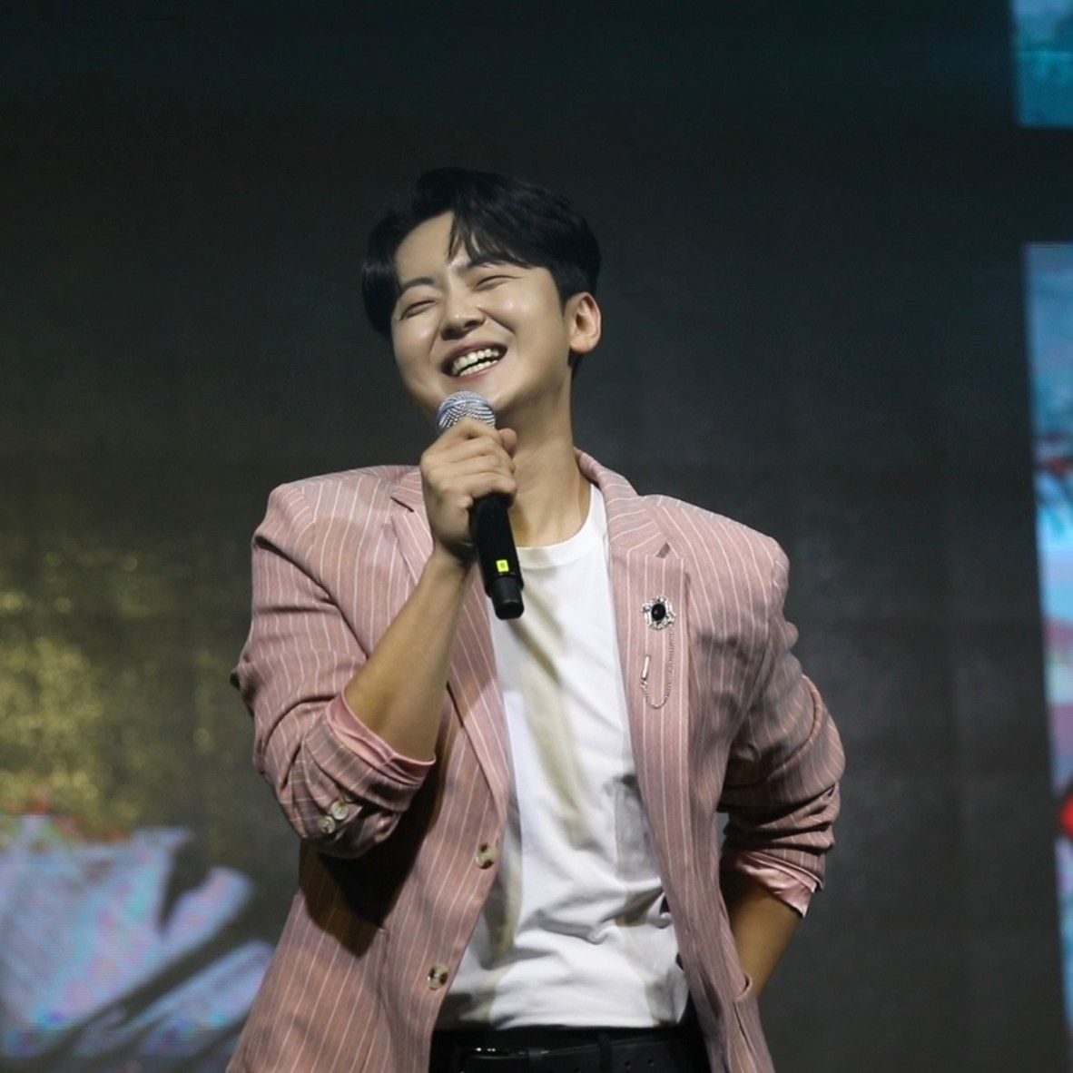 A moment captured by a fan of Park Minsu