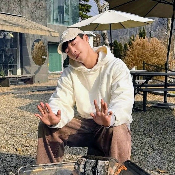 Behind-the-scenes cut of Woo Dohwan