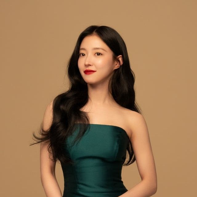 Behind-the-scenes cut of Lee Seyoung