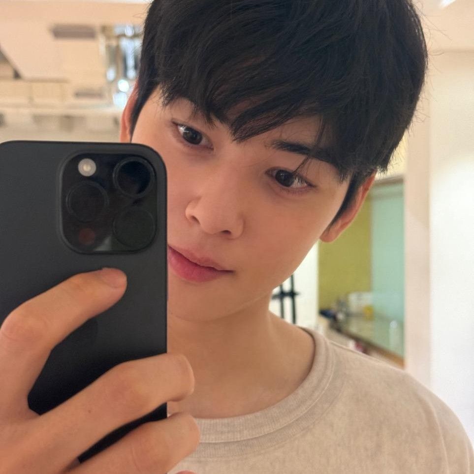 Recent activity shot of Cha Eunwoo