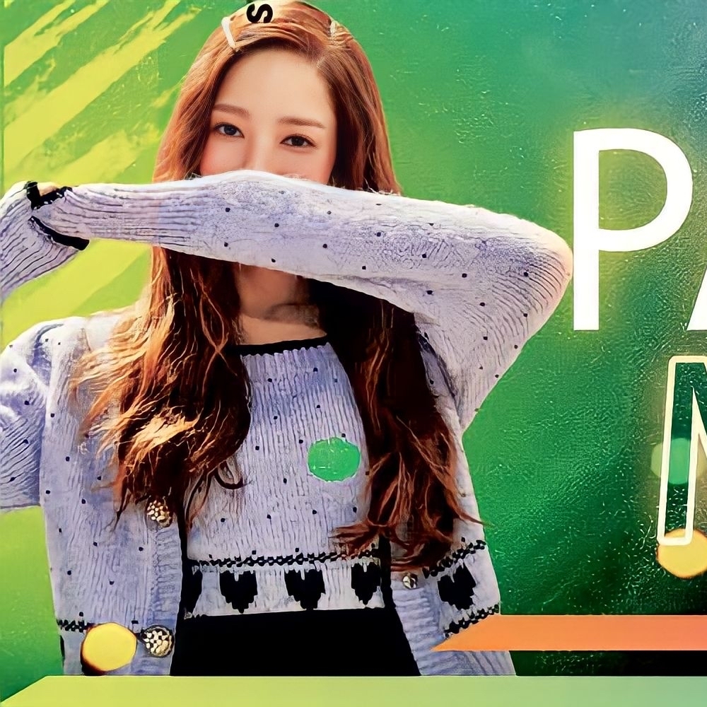 Behind-the-scenes cut of Park Minyoung