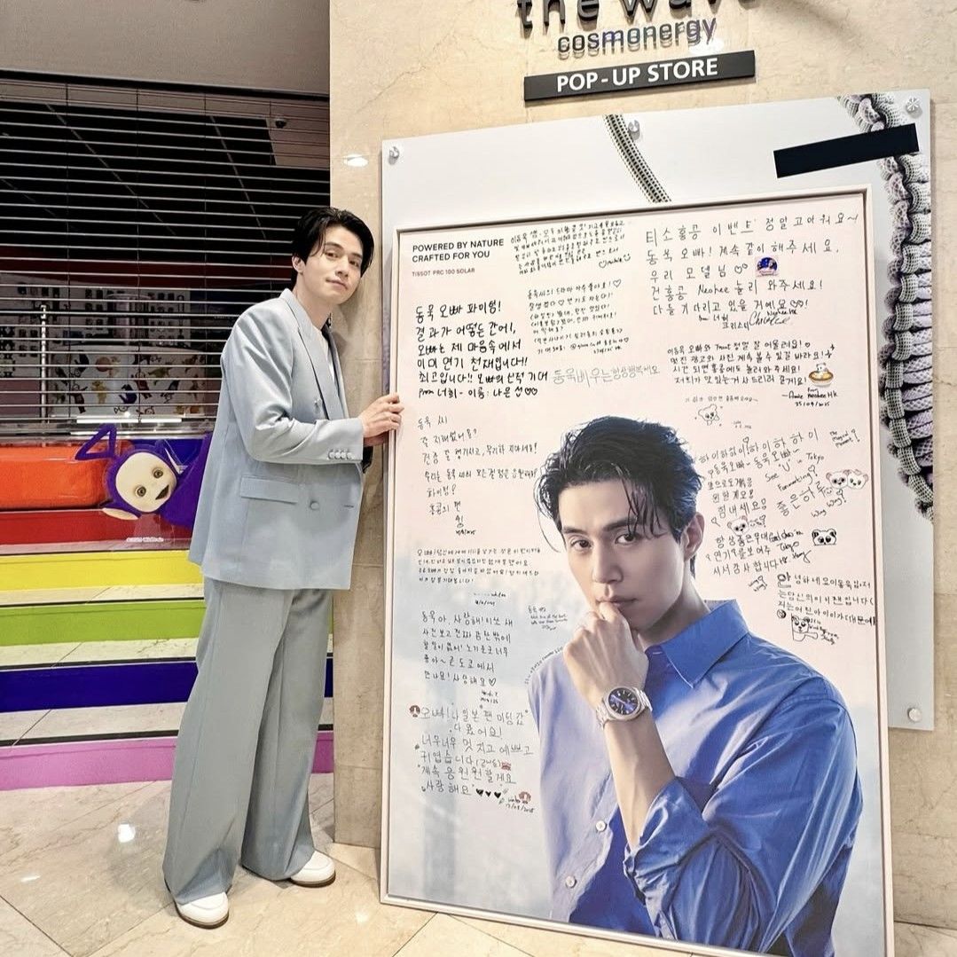 A moment captured by a fan of Lee Dongwook