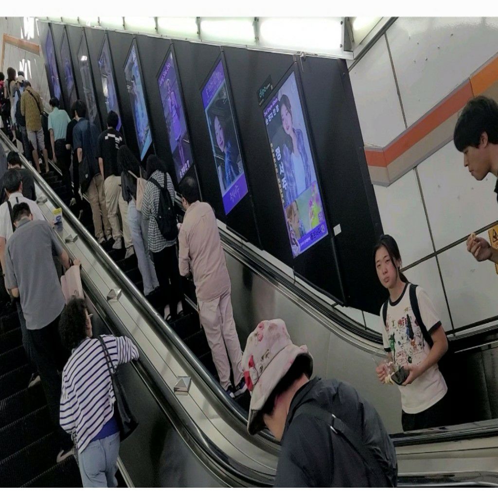 A moment captured by a fan of Jung Seojoo