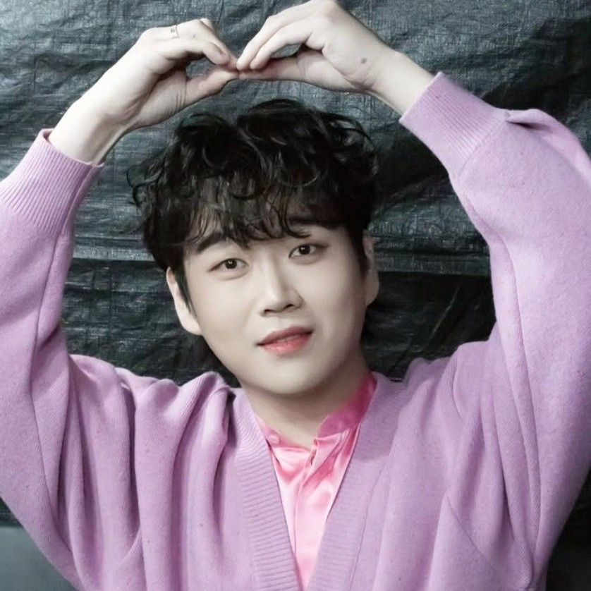 ファン・ヨンウンの最近の活動ショット