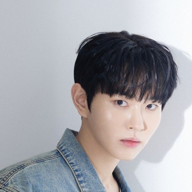 Behind-the-scenes cut of Lee Byeongchan