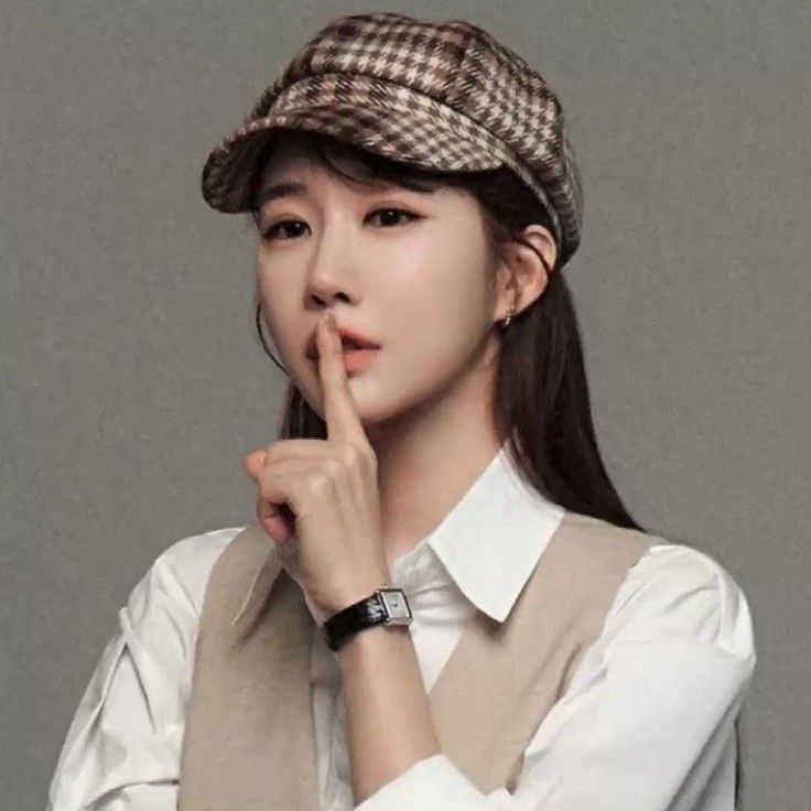 Behind-the-scenes cut of Yoo Inna