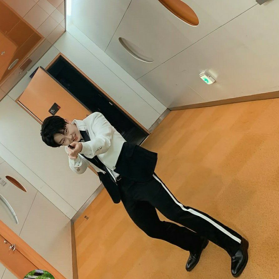 A moment captured by a fan of Park Sungon