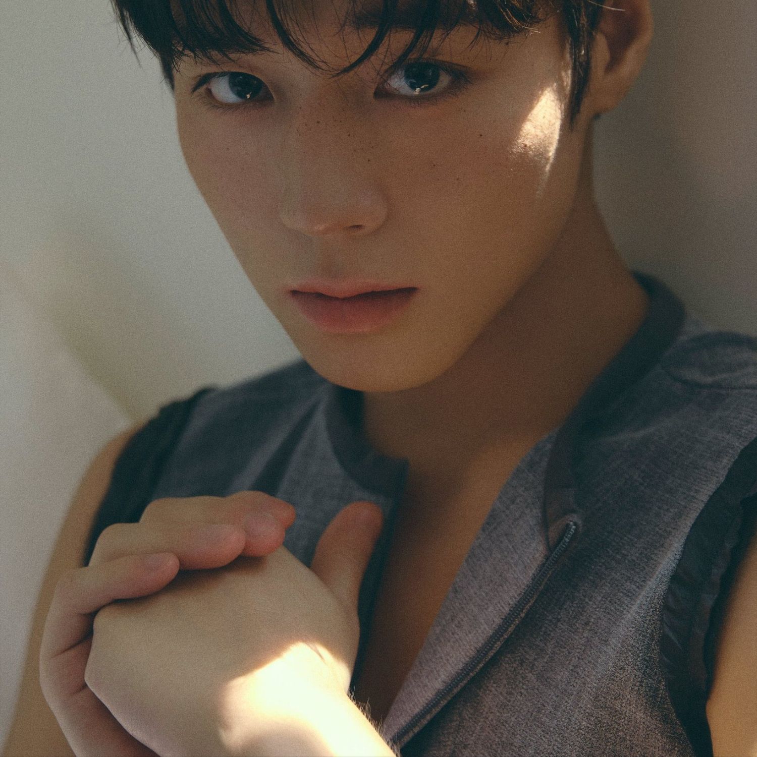 Behind-the-scenes cut of Park Jihoon