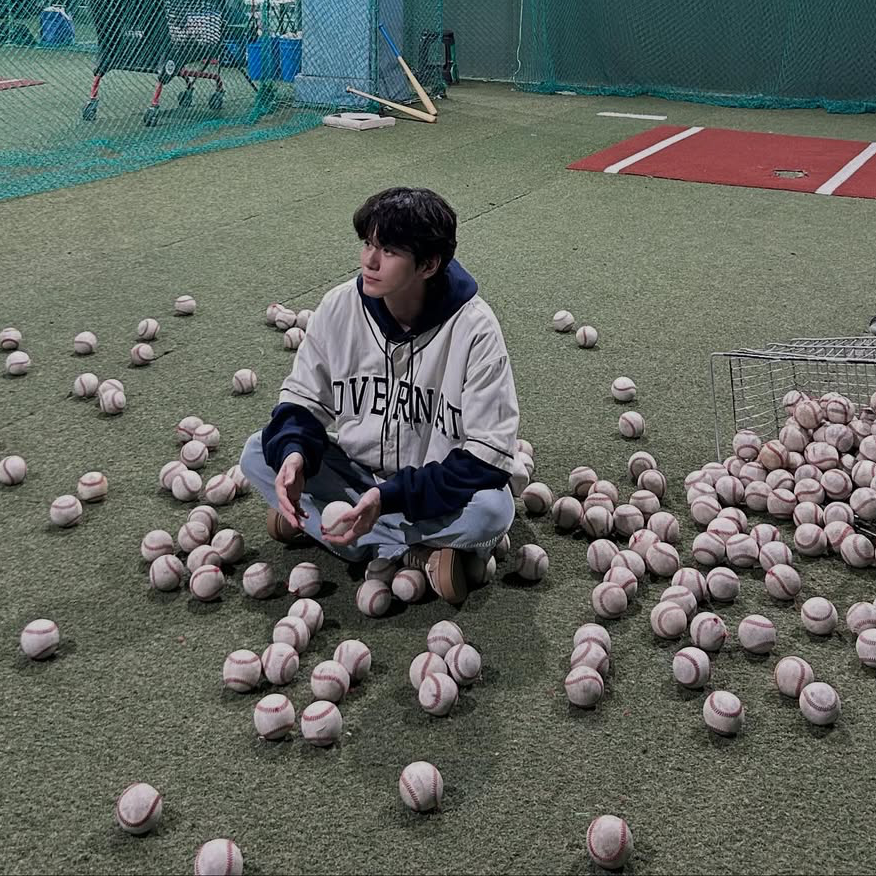 粉絲拍下的邕聖祐瞬間