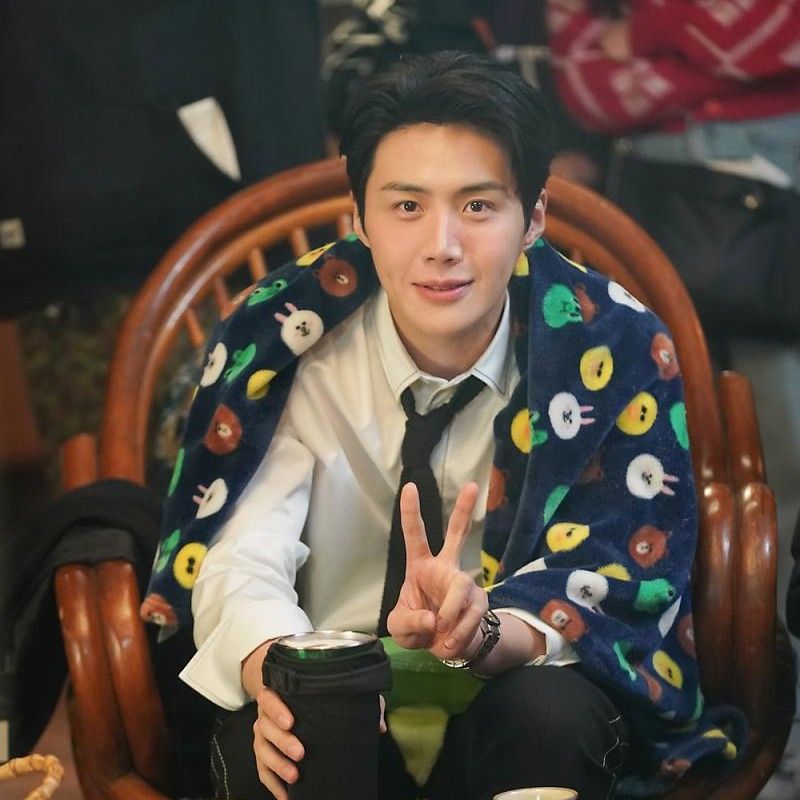 Behind-the-scenes cut of Kim Seonho