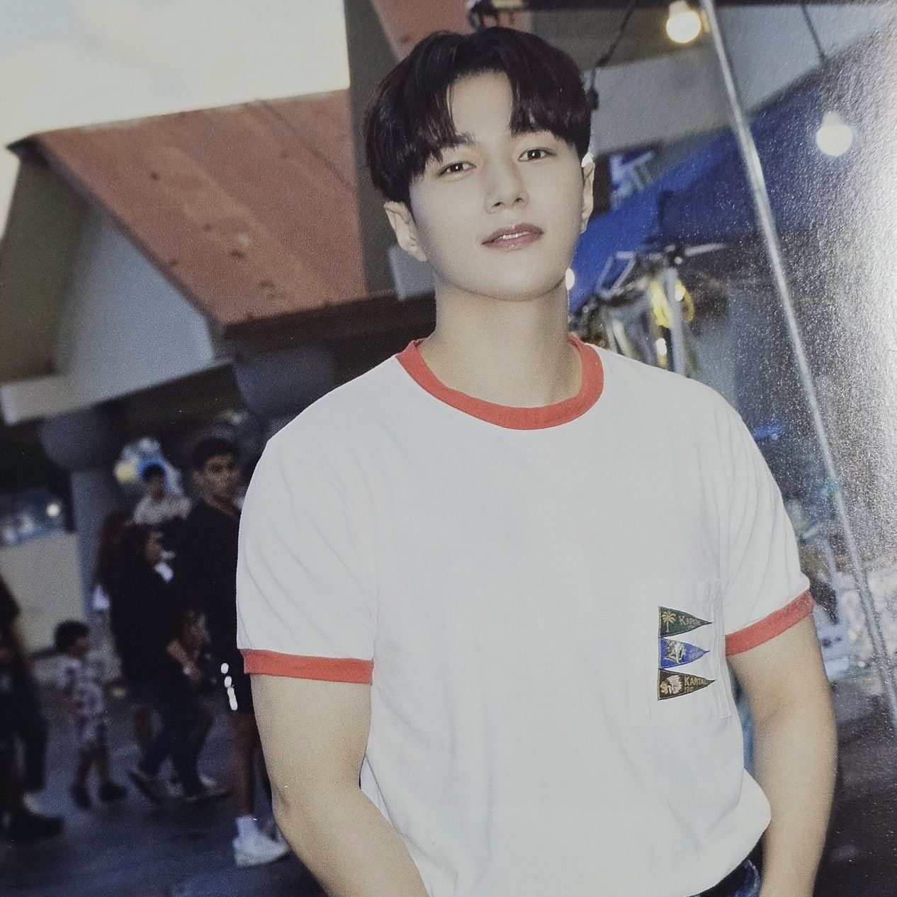 Behind-the-scenes cut of Kim Myungsoo (L)