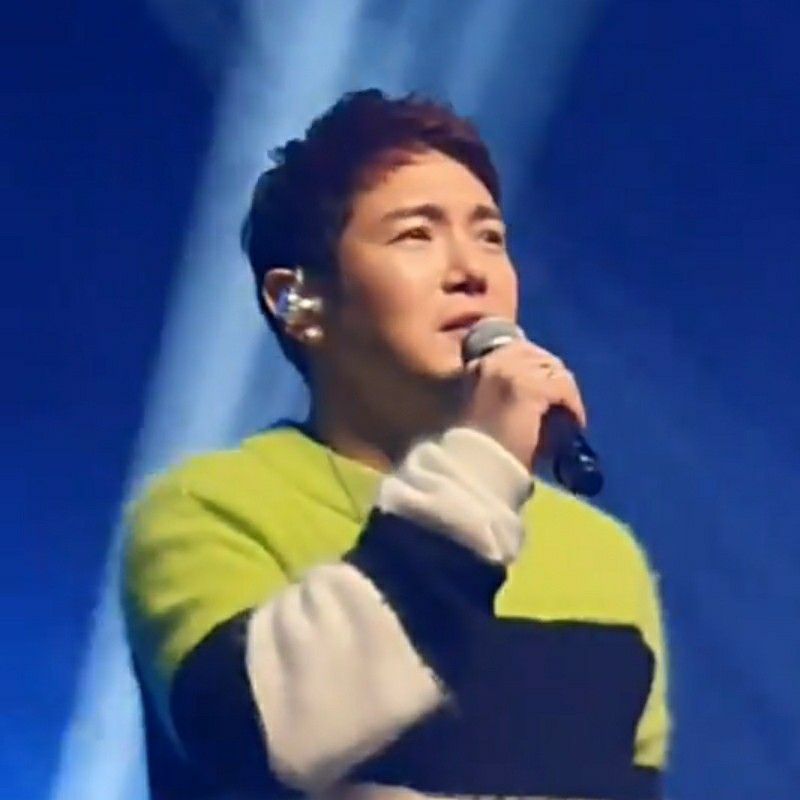 A moment captured by a fan of Hwanhee