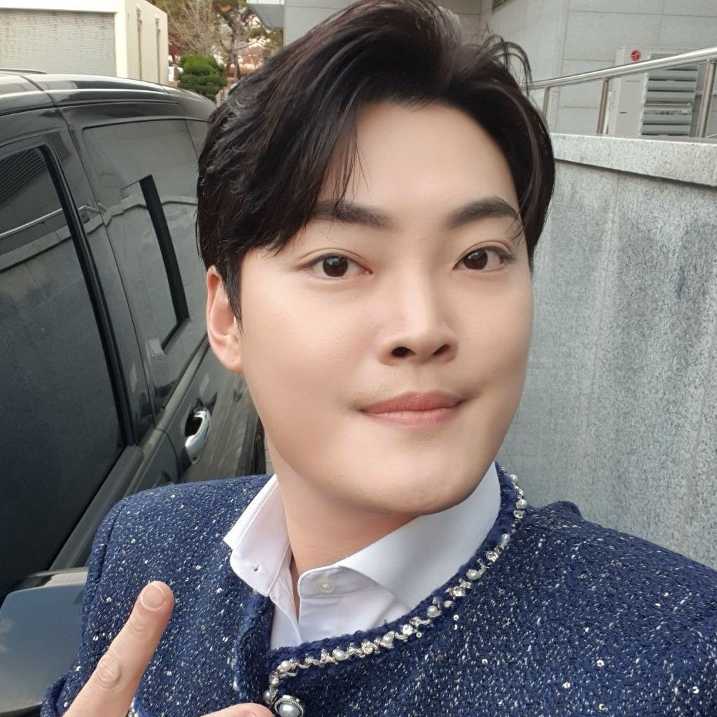 Behind-the-scenes cut of Kim Kyungmin