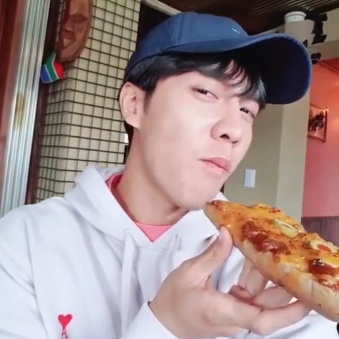 Latest photo of Lee Seunggi