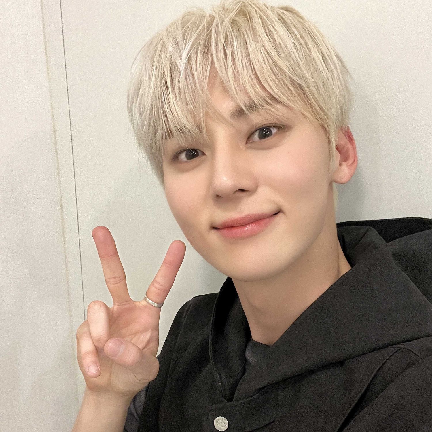 Behind-the-scenes cut of Hwang Minhyun