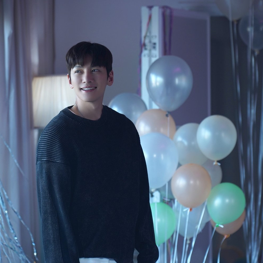 Behind-the-scenes cut of Ji Changwook