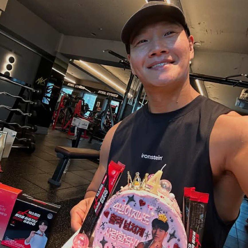 A moment captured by a fan of Kim Jongkook