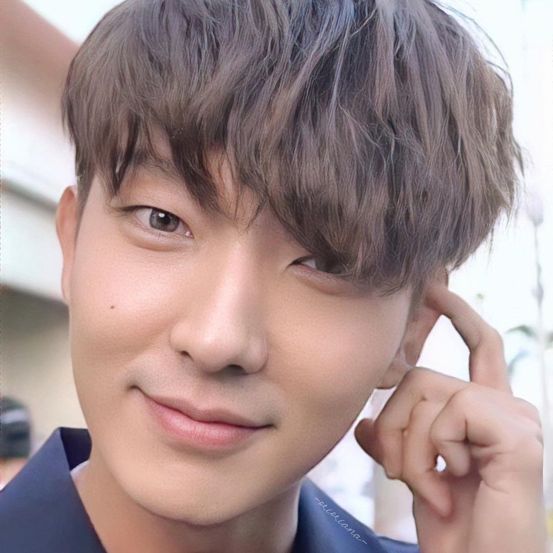 Behind-the-scenes cut of Lee Joongi