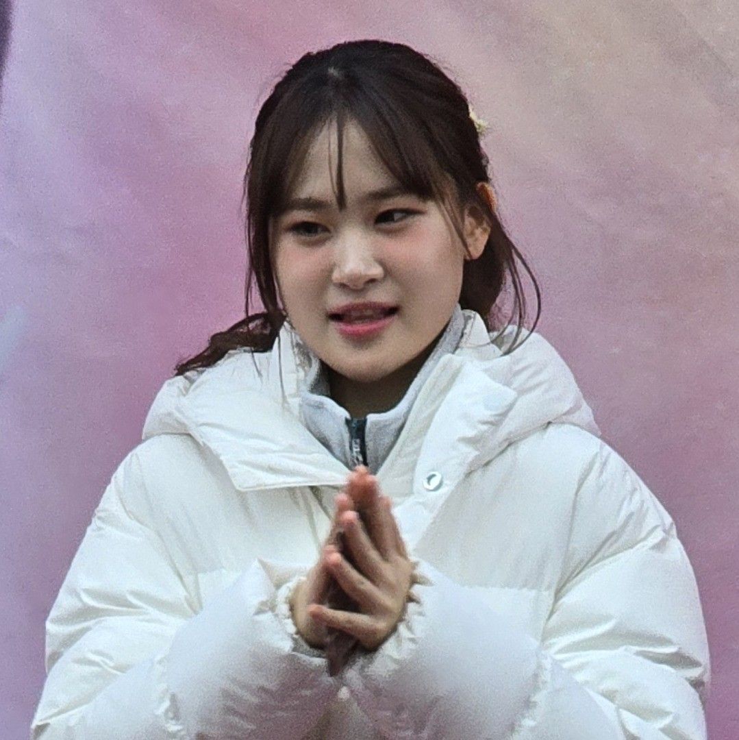 A moment captured by a fan of Kim Dahyun