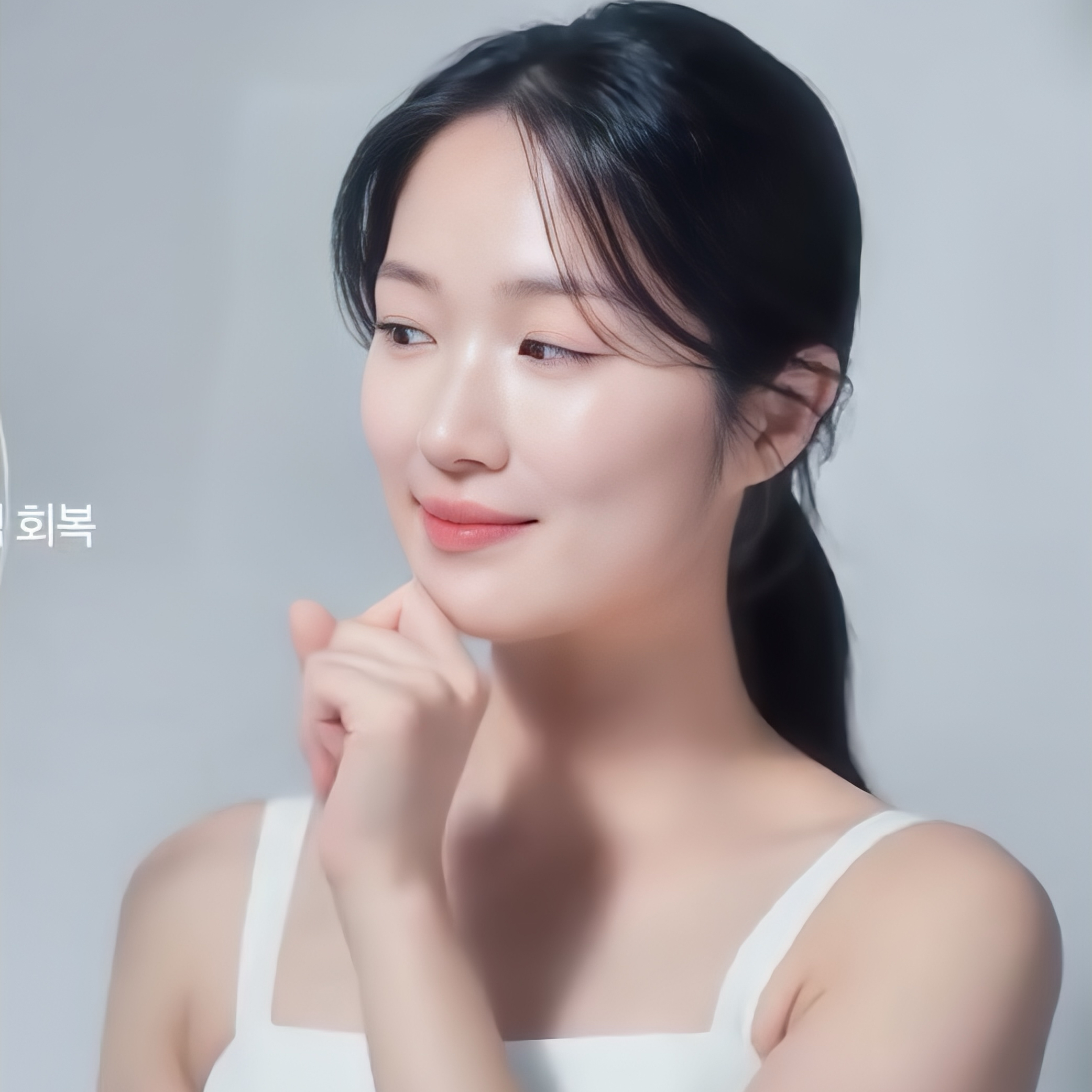 Behind-the-scenes cut of Kim Hyeyoon
