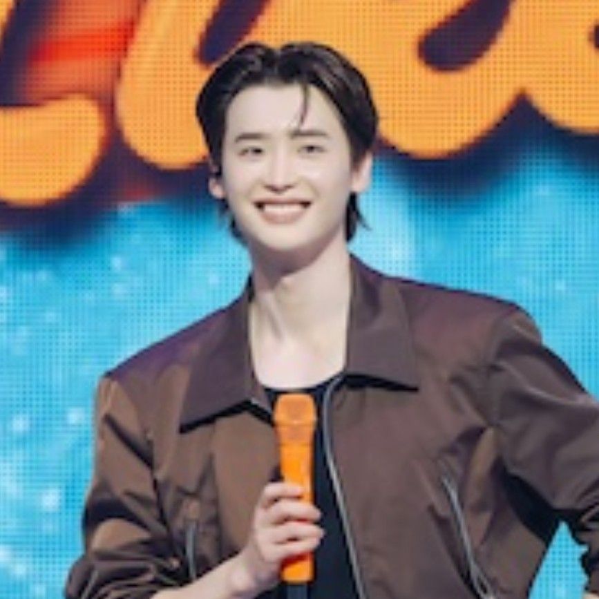 Latest photo of Lee Jongsuk