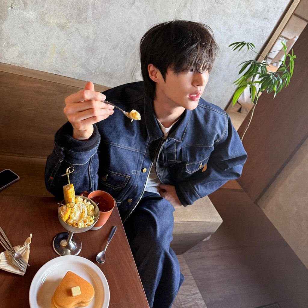 Recent activity shot of Byeon Wooseok