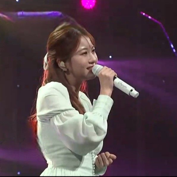 A moment captured by a fan of Oh Yujin
