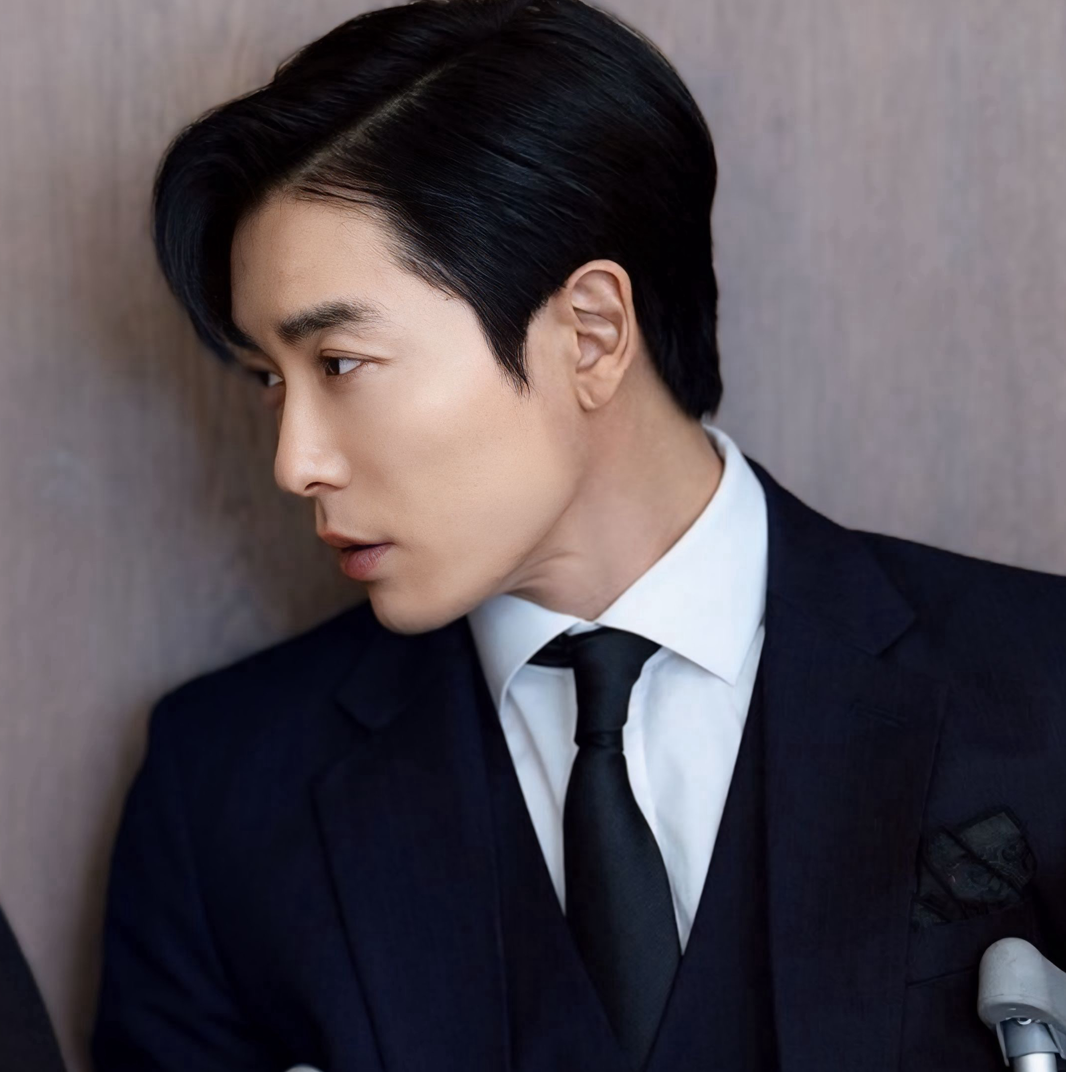Behind-the-scenes cut of Kim Jaewook