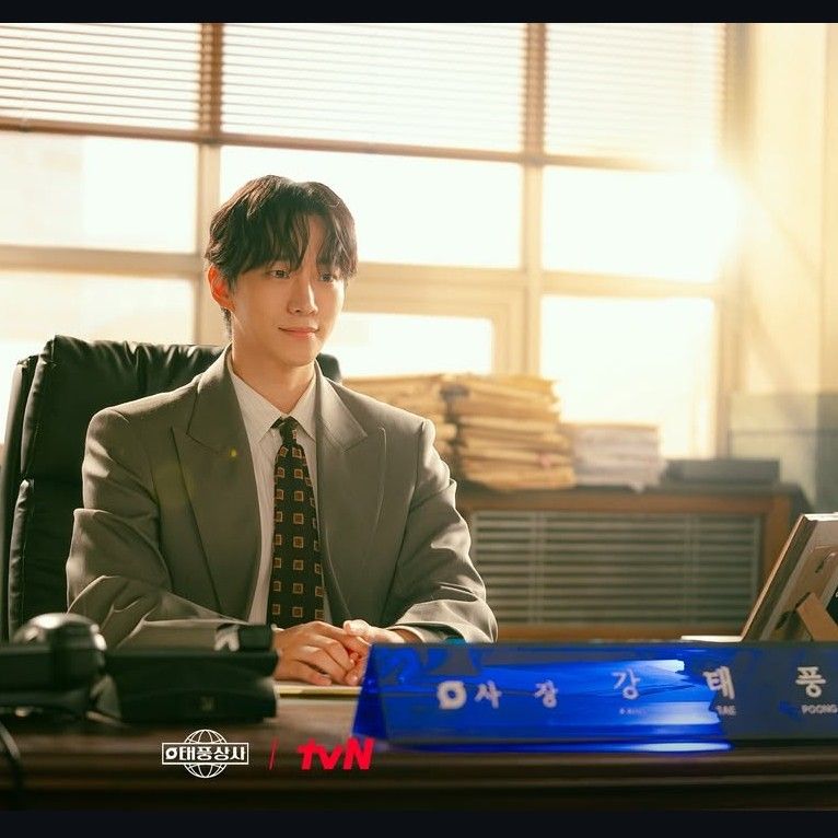 イ・ジュノの最近の活動ショット